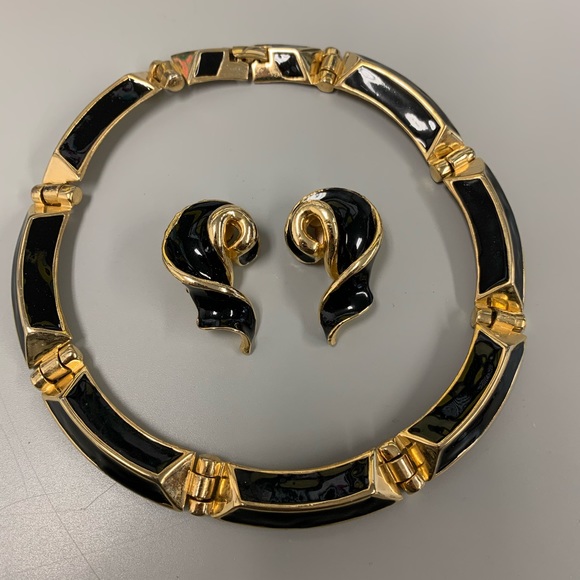 Jewelry - Choker Necklace with Clip On Earrings Set